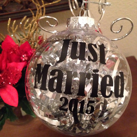 CHRISTMAS Ornament JUST MARRIED, Christmas Tree, Bride And Groom Wedding Gift Present